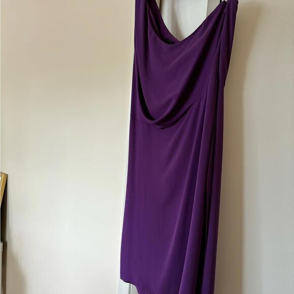 Elegant Purple Sleeveless Dress - Flowy & Stylish - Picture 5 of 5